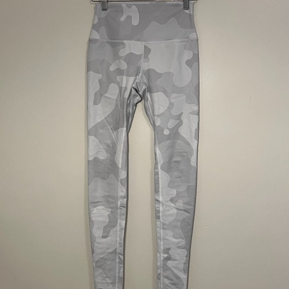 Alo Yoga High-Waist Camo Vapor Legging,  XS, white